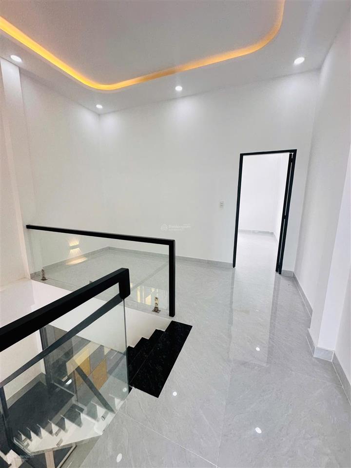 Nhà mới xây hoàn thiện giá chỉ 2 tỷ 250 triệu  hoàn công sổ hồng riêng  tại cần giuộc