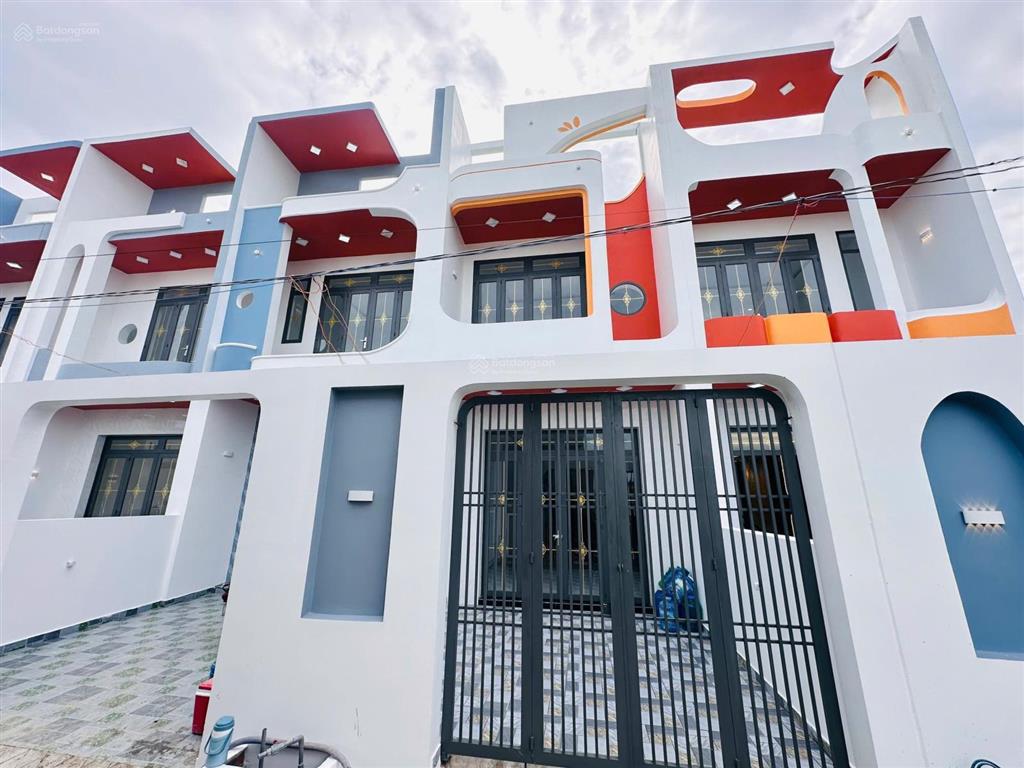 Nhà mới xây hoàn thiện giá chỉ 2 tỷ 250 triệu  hoàn công sổ hồng riêng  tại cần giuộc