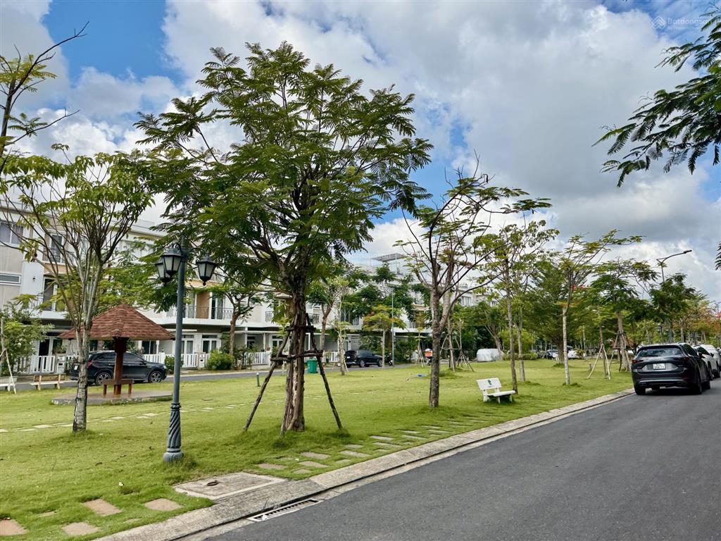 Nhà view công viên  kdc lovera park  khang điền  giá 8,2 tỷ