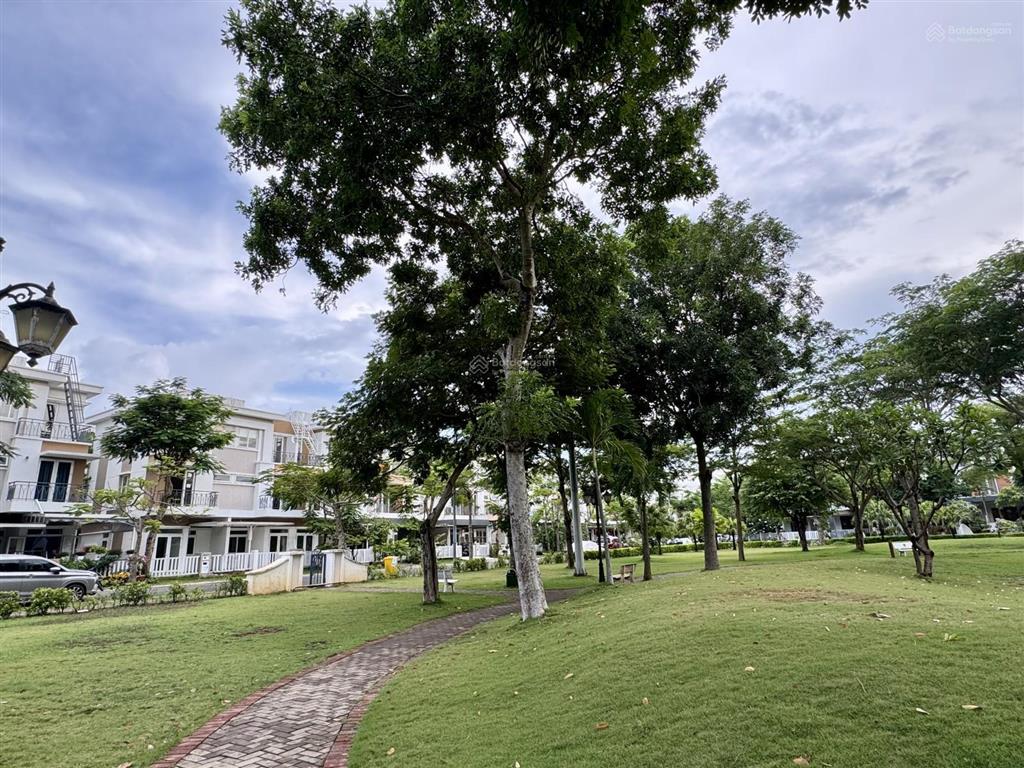 Nhà view công viên  kdc lovera park  khang điền  giá 8,2 tỷ