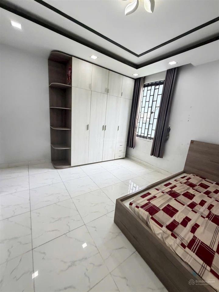 Cho thuê nhà nguyên căn 4 tầng  mặt tiền đường số 14, kdc phong phú 4 (khang điền)