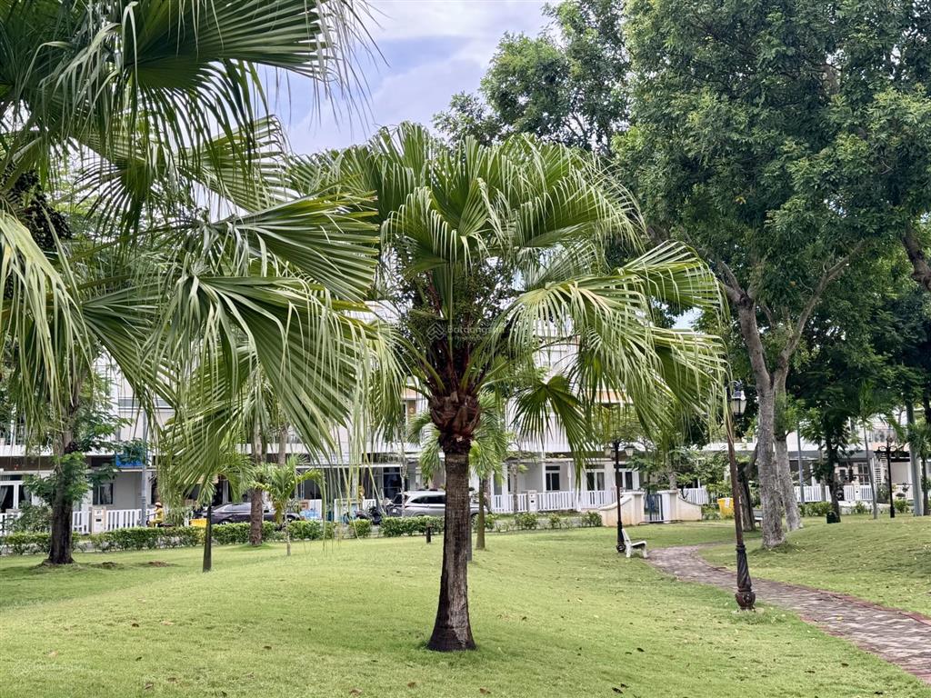 8,2 tỷ  nhà phố lovera park khang điền  view công viên, full nội thất, sổ hồng riêng