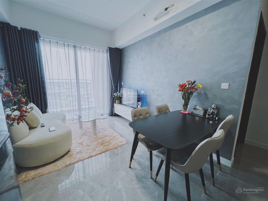 Chính chủ cần tiền đầu tư nên bán nhanh căn hộ 1 phòng ngủ view hồ bơi tặng nội thất bếp