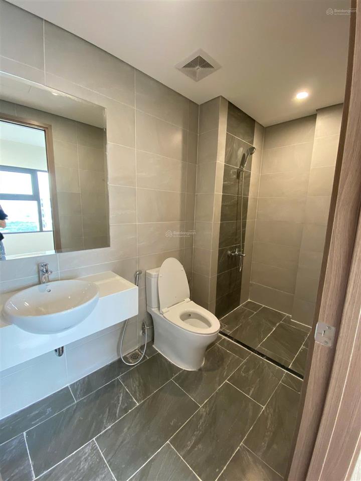Chính chủ tôi bán căn hộ 2 ngủ + 2 wc tầng đẹp view đẹp giá thiện chí