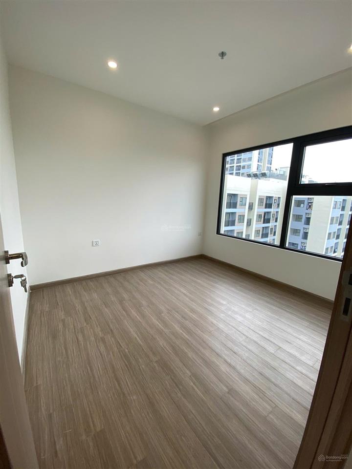 Chính chủ tôi bán căn hộ 2 ngủ + 2 wc tầng đẹp view đẹp giá thiện chí