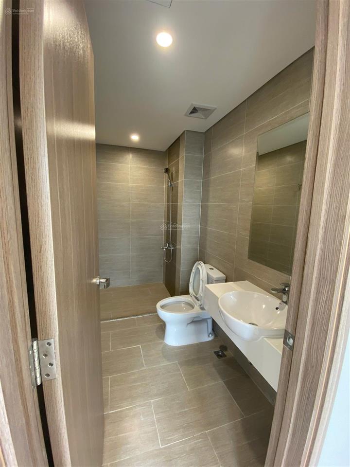 Chính chủ tôi bán căn hộ 2 ngủ + 2 wc tầng đẹp view đẹp giá thiện chí