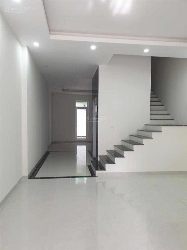Chính chủ cho thuê gấp căn louis city 100m2, có tháng máy, 35tr/tháng,phù hợp kinh doanh kết hợp ở