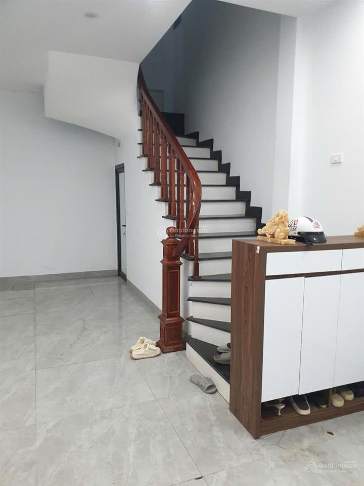 Chín chủ bán gấp nhà 5 tầng ngõ 63 đại mỗ ô tô vào nhà 9,9 tỷ.  0981 627 ***