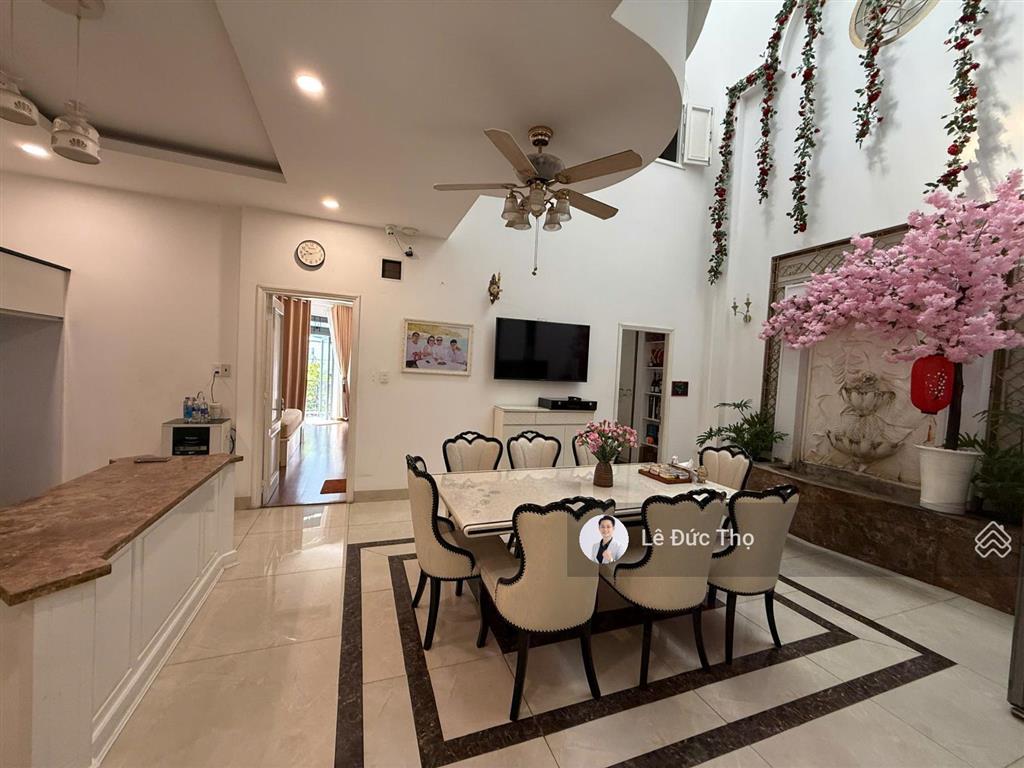 Cho thuê toà nhà đẹp 6 tầng đường tô hiến thành  trung tâm tp nha trang, gần biển, ngang 9m