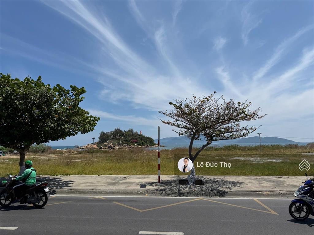 Bán nhà mặt tiền phạm văn đồng gần cầu trần phú, view biển, ngang 8,4m dài 14m. giá 250tr/m2