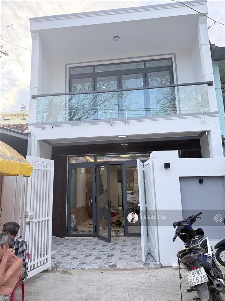 Nhà đẹp mặt tiền gần biển, gần chợ đầm. 87.4m2 ngang hơn 5m. giá chỉ 8,8 tỷ