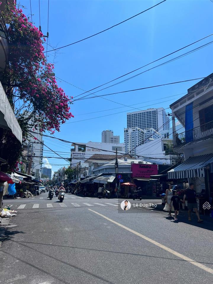 Bán nhà đẹp 4 tầng có thang máy khu bàn cờ gần chợ xóm mới, trung tâm nha trang. giá tốt