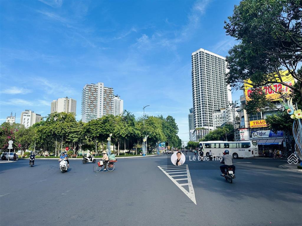 Bán nhà mặt phố lê thánh tôn, nha trang. diện tích 115,5m2 ngang 7,7m. giá bán 63 tỷ