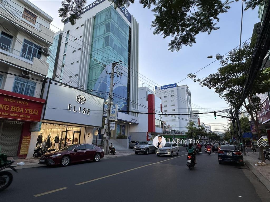 Cho thuê mặt bằng mặt tiền quang trung, trung tâm nha trang. ngang 6,4m. nhà mới vô kinh doanh ngay