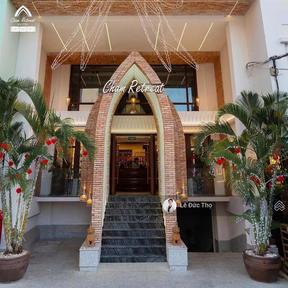 Bán khách sạn đẹp khu phố tây trần quang khải  gần biển nha trang, giá tốt thị trường
