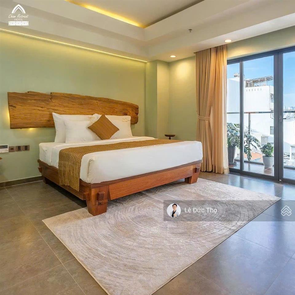 Bán khách sạn đẹp khu phố tây trần quang khải  gần biển nha trang, giá tốt thị trường