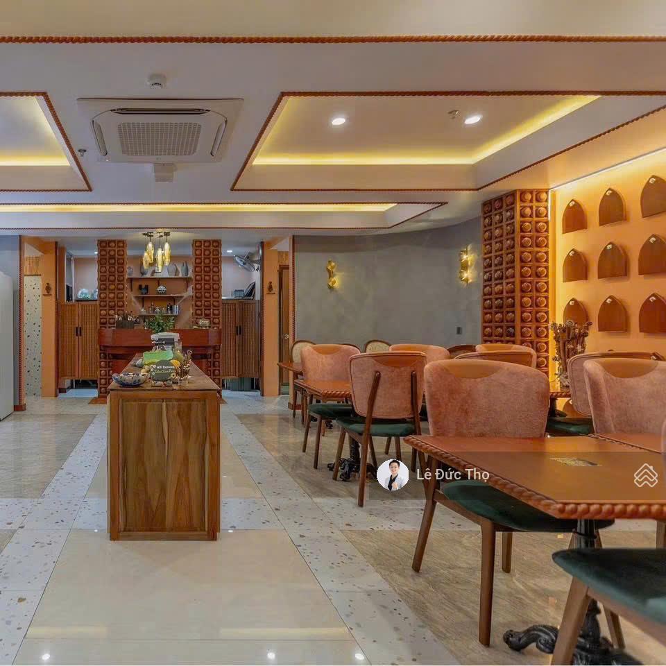 Bán khách sạn đẹp khu phố tây trần quang khải  gần biển nha trang, giá tốt thị trường