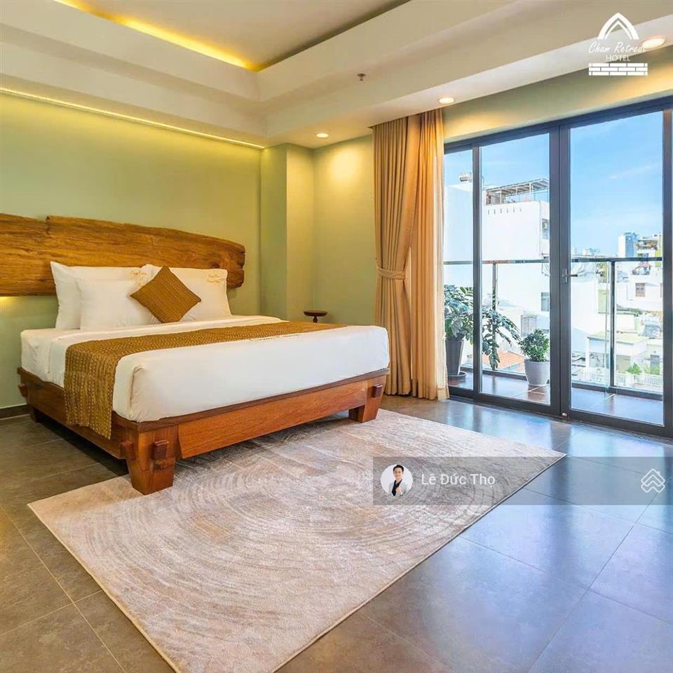 Bán khách sạn đẹp khu phố tây trần quang khải  gần biển nha trang, giá tốt thị trường