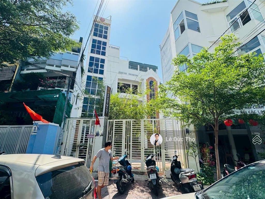 Giá siêu tốt nhà mặt tiền đường lý thánh tôn rộng 225m2 giá chỉ 120tr/m2
