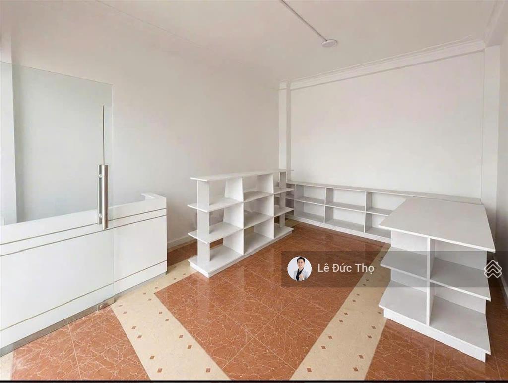 Giá siêu tốt nhà mặt tiền đường lý thánh tôn rộng 225m2 giá chỉ 120tr/m2