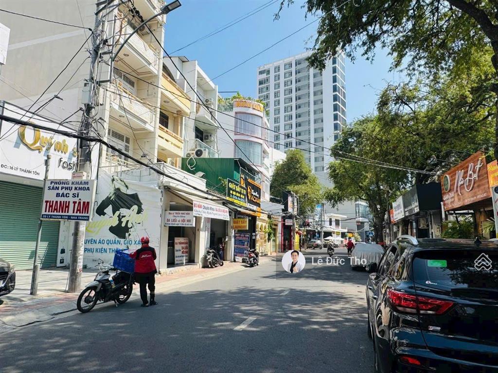 Giá siêu tốt nhà mặt tiền đường lý thánh tôn rộng 225m2 giá chỉ 120tr/m2
