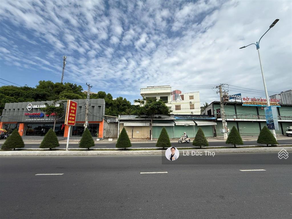Cho thuê mặt bằng view biển đường phạm văn đồng  nha trang. diện tích 250m2 ngang 20m