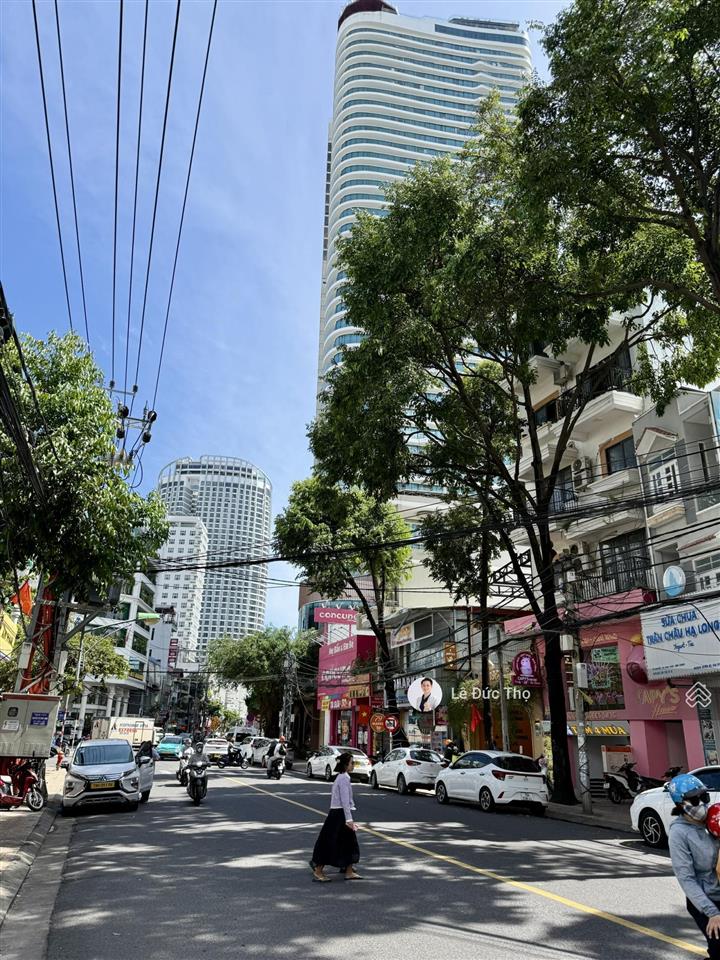 Bán nhà góc 2 mặt tiền nguyễn thị minh khai, gần biển nha trang. mặt tiền 10m. hđ thuê 150tr/tháng