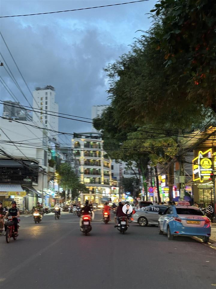 Bán nhà góc 2 mặt tiền nguyễn thị minh khai, gần biển nha trang. mặt tiền 10m. hđ thuê 150tr/tháng