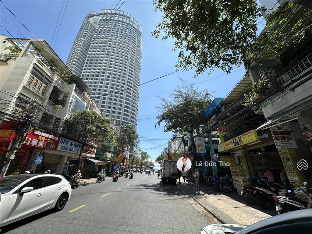 Bán nhà góc 2 mặt tiền nguyễn thị minh khai, gần biển nha trang. mặt tiền 10m. hđ thuê 150tr/tháng