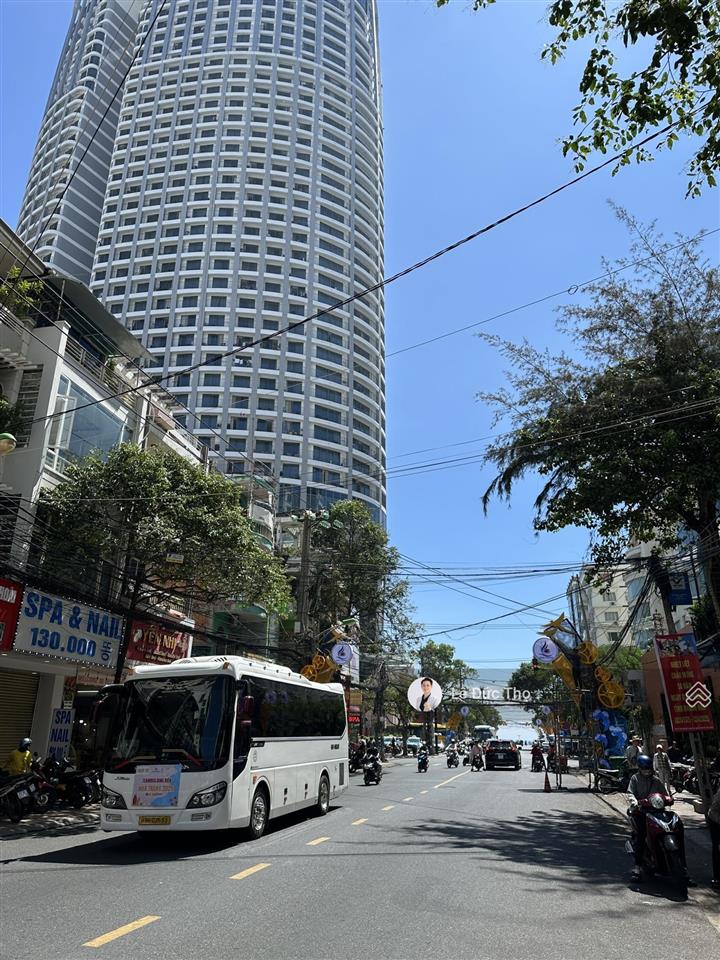 Bán nhà góc 2 mặt tiền nguyễn thị minh khai, gần biển nha trang. mặt tiền 10m. hđ thuê 150tr/tháng