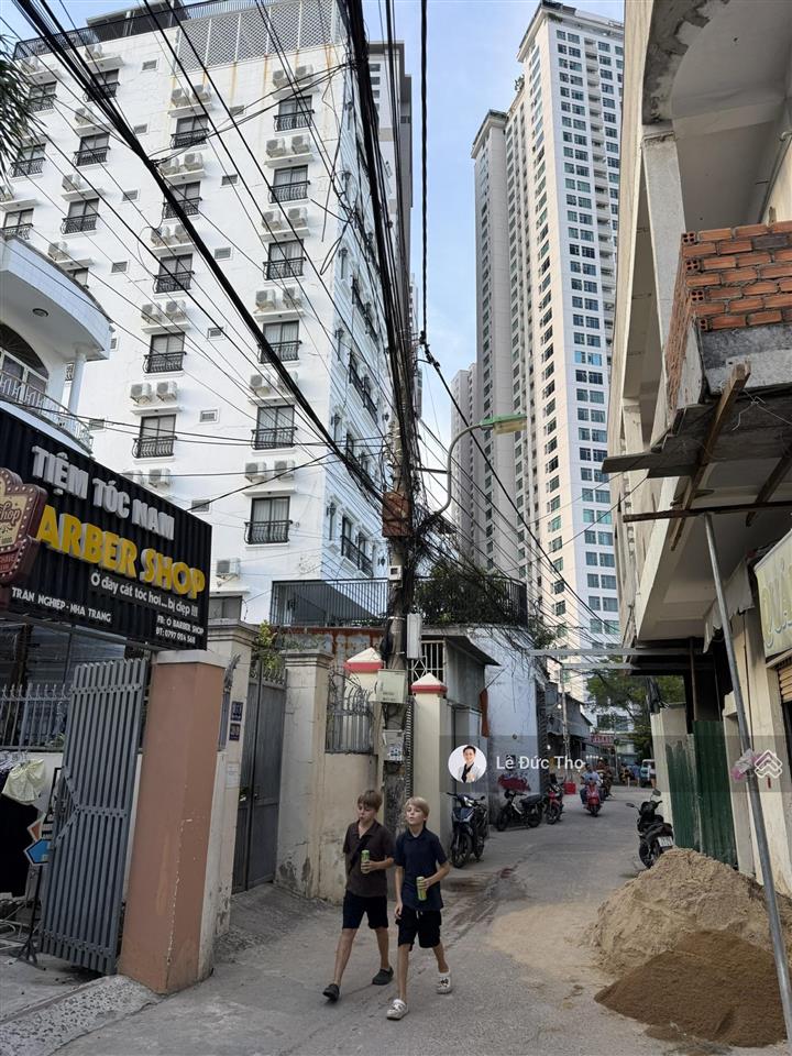 Bán nhà gần biển hòn chồng, gần mường thanh viễn triều. khu khách nước ngoài đông.