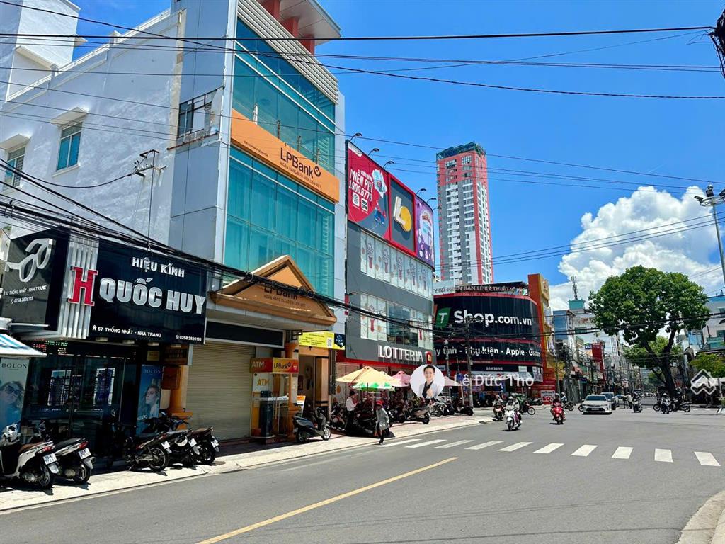 Cho thuê tòa nhà 9 tầng ngang 10m dài 25m trung tâm nha trang