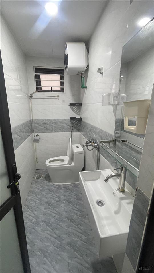 Penthouse trần khát chân 35m2 + 12m2 nhà mới ở ngay 1* tỷ