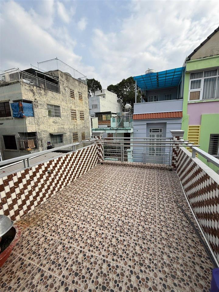 Bán nhà đẹp quận 11  sát mặt tiền lý nam đế  4 tầng  giá 5.2 tỷ