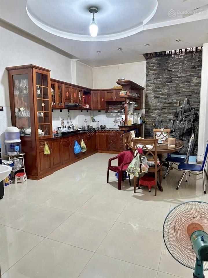 Bán nhà mt chợ lớn q6  vỉa hè 3m  kinh doanh đa ngành  giá 17.5 tỷ!