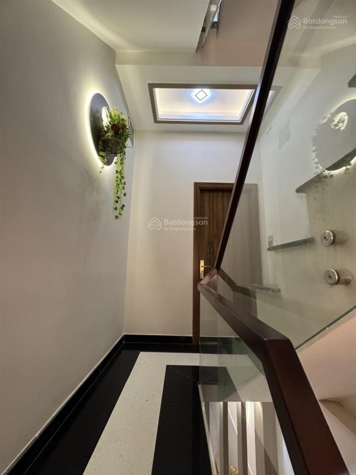 Bán nhà q11  hẻm 8m kinh doanh  4 tầng đẹp  ngang 4.3m hiếm  chỉ 8.99 tỷ