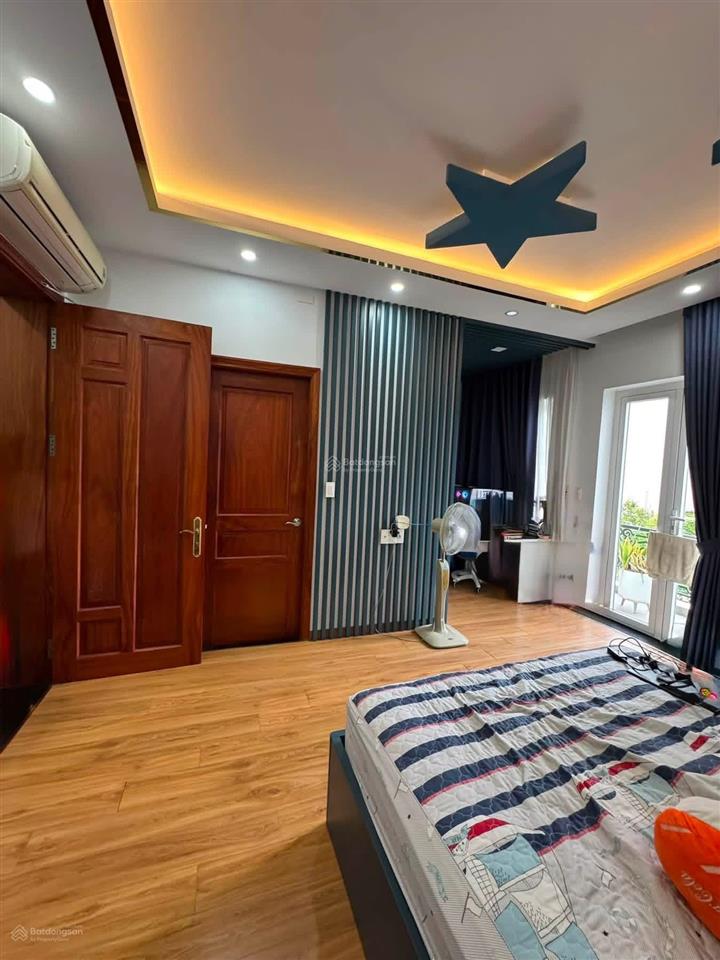 Cần bán biệt thự bàu cát 2 tân bình hầm ô tô thang máy 6 tầng