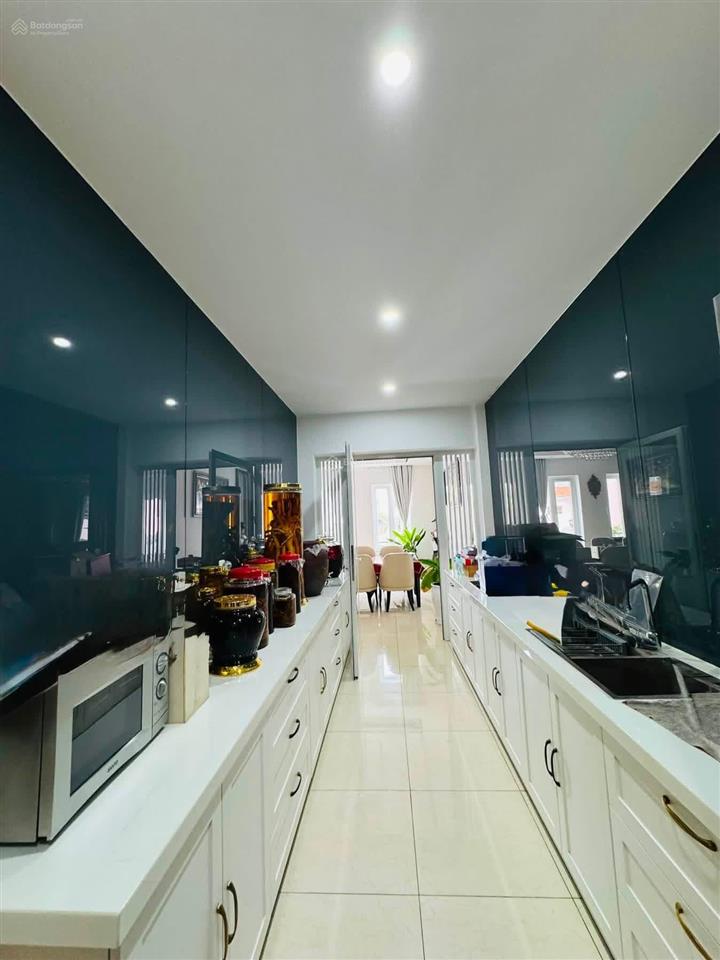 Cần bán biệt thự bàu cát 2 tân bình hầm ô tô thang máy 6 tầng