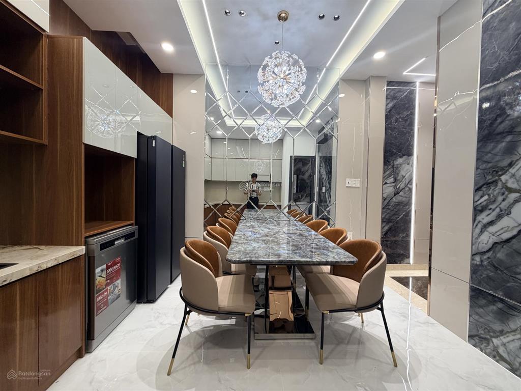 Bán nhà hẻm xe tải 7m huỳnh văn bánh, q. phú nhuận  4,4m x 14m  có thang máy