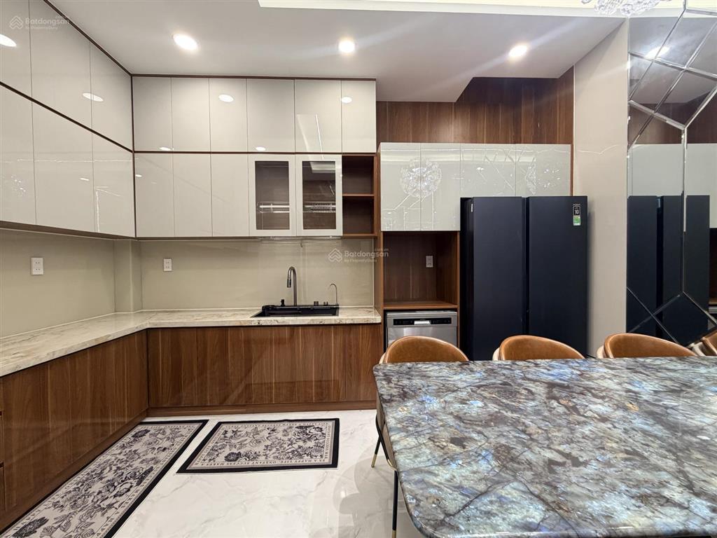 Bán nhà hẻm xe tải 7m huỳnh văn bánh, q. phú nhuận  4,4m x 14m  có thang máy