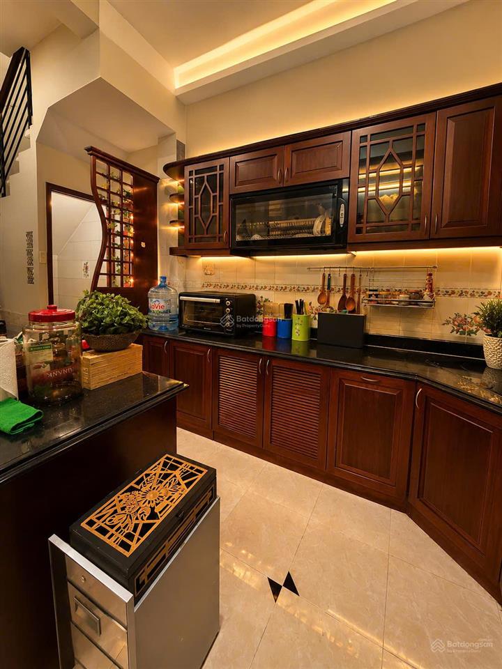 Cho thuê nhà nguyên căn hxh phan văn trị  nguyễn văn cừ phường chợ quán  4m x 16m
