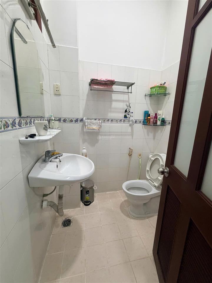 Cho thuê nhà nguyên căn hxh phan văn trị  nguyễn văn cừ phường chợ quán  4m x 16m