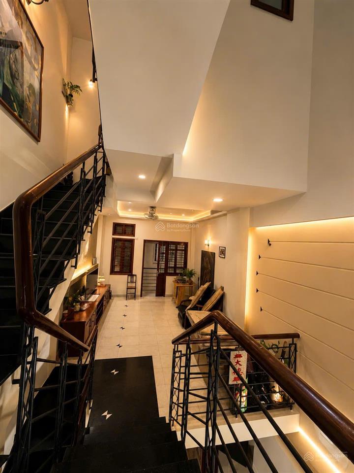 Cho thuê nhà nguyên căn hxh phan văn trị  nguyễn văn cừ phường chợ quán  4m x 16m