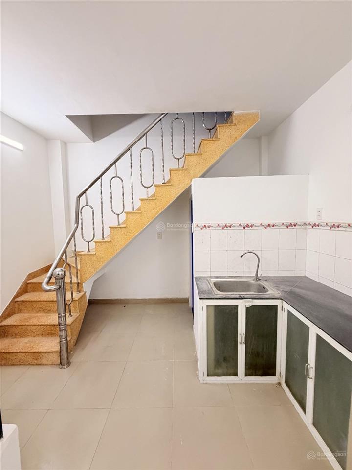 Cho thuê nhà lạc long quân q. 11  dt 28m2 | 3 tầng | 2pn 2wc | nhà vuông đẹp, sân phơi rộng thoáng