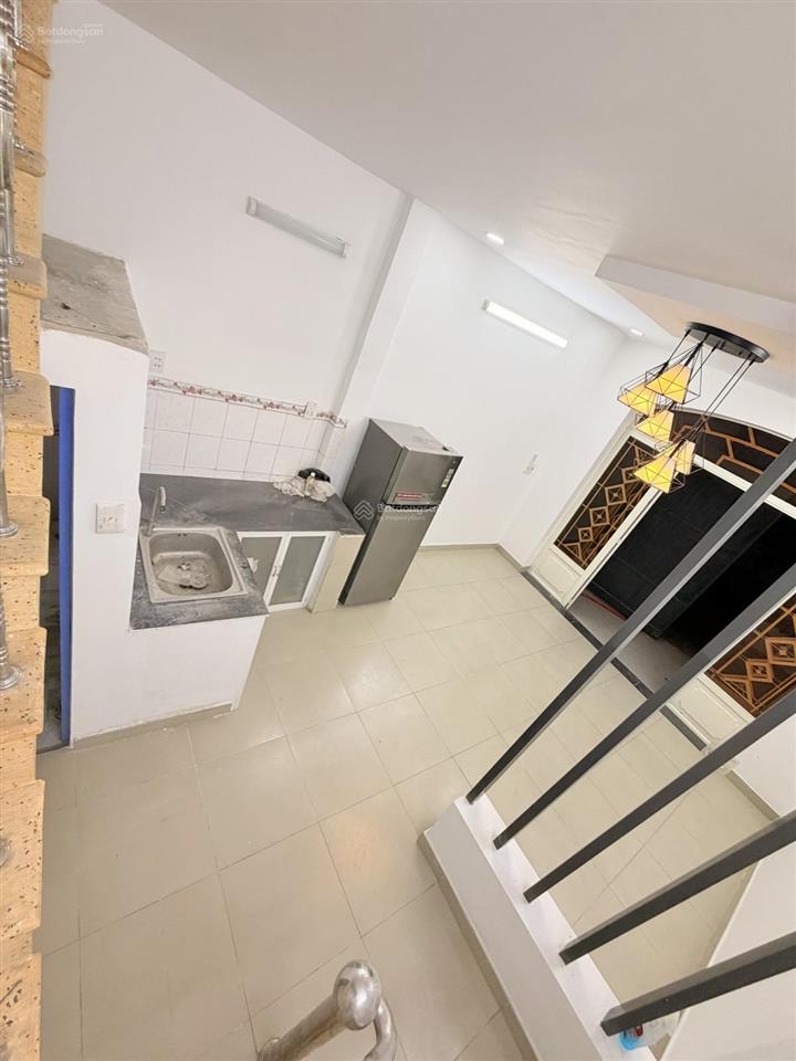 Cho thuê nhà lạc long quân q. 11  dt 28m2 | 3 tầng | 2pn 2wc | nhà vuông đẹp, sân phơi rộng thoáng