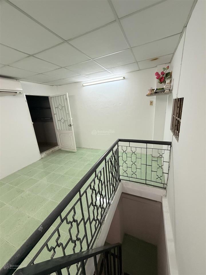 Cho thuê nhà lạc long quân q. 11  dt 28m2 | 3 tầng | 2pn 2wc | nhà vuông đẹp, sân phơi rộng thoáng