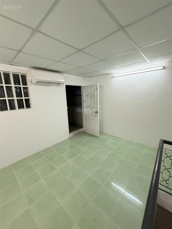 Cho thuê nhà lạc long quân q. 11  dt 28m2 | 3 tầng | 2pn 2wc | nhà vuông đẹp, sân phơi rộng thoáng