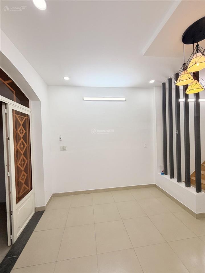 Cho thuê nhà lạc long quân q. 11  dt 28m2 | 3 tầng | 2pn 2wc | nhà vuông đẹp, sân phơi rộng thoáng