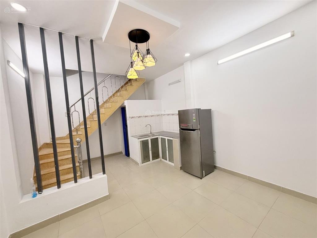 Cho thuê nhà lạc long quân q. 11  dt 28m2 | 3 tầng | 2pn 2wc | nhà vuông đẹp, sân phơi rộng thoáng