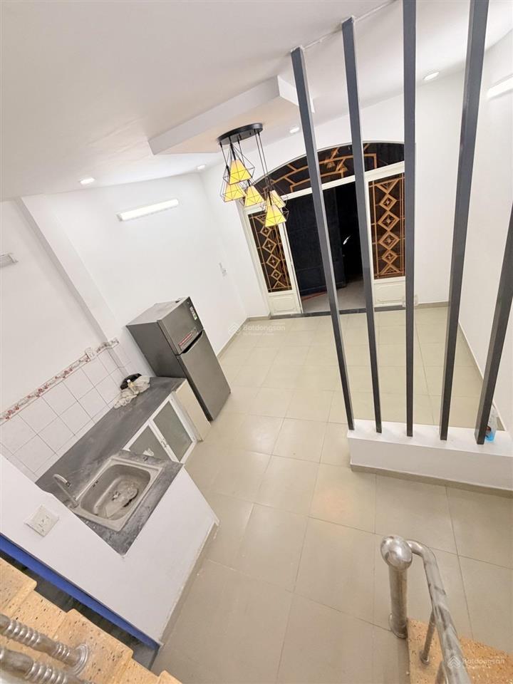 Cho thuê nhà lạc long quân q. 11  dt 28m2 | 3 tầng | 2pn 2wc | nhà vuông đẹp, sân phơi rộng thoáng